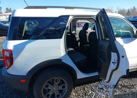 2022 Ford Bronco Sport Big Bend z USA, uszkodzony, nr VIN 3FMCR9B65NRE33678